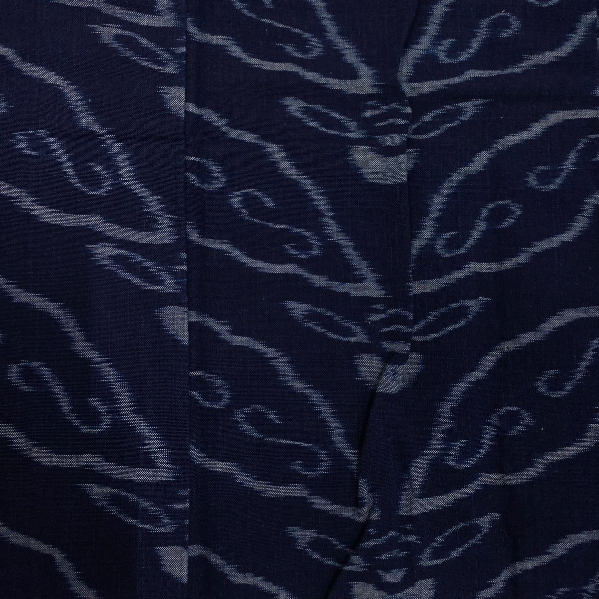 紬 身丈155cm 裄丈64cm M 単衣 バチ衿 幾何学模様 濃紺 綿 名品 【中古  