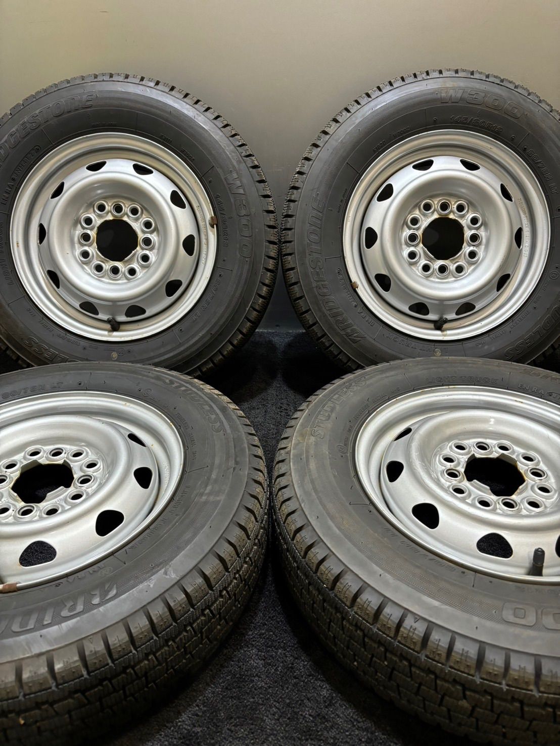 ★145/80R12 80/78N LT BRIDGESTONE/W300 22年製 キャロウィン 12インチ 4J +40 100 12H マルチ スタッドレス バリ山 4本 (南1-F771)