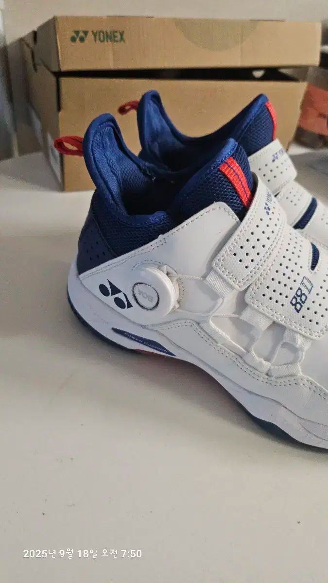 ヨネックス YONEX バドミントンシューズ 88 ダイヤルします 235 WWW_OLIVIERBERNSTEIN_COM