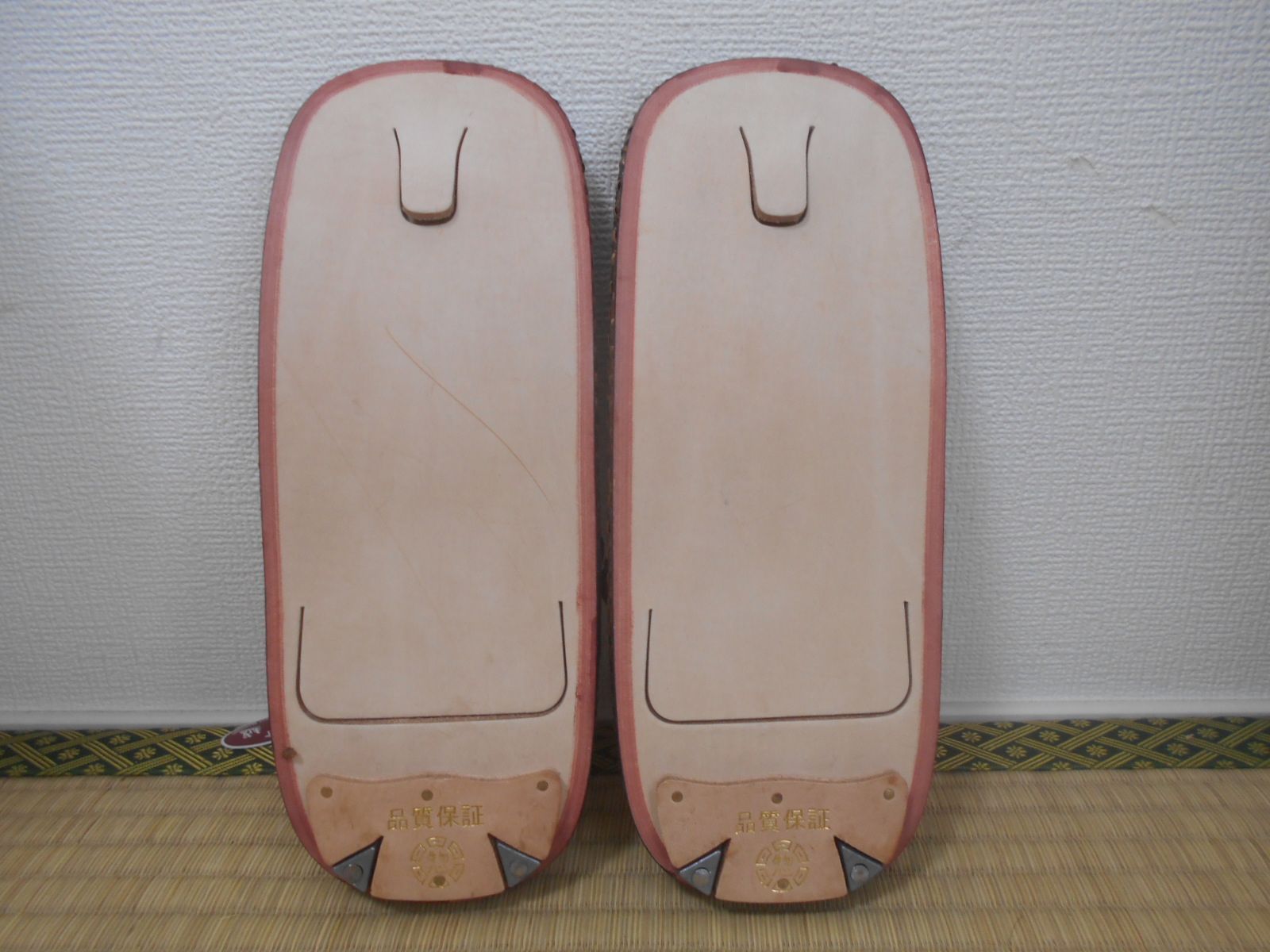 ダークブラウン