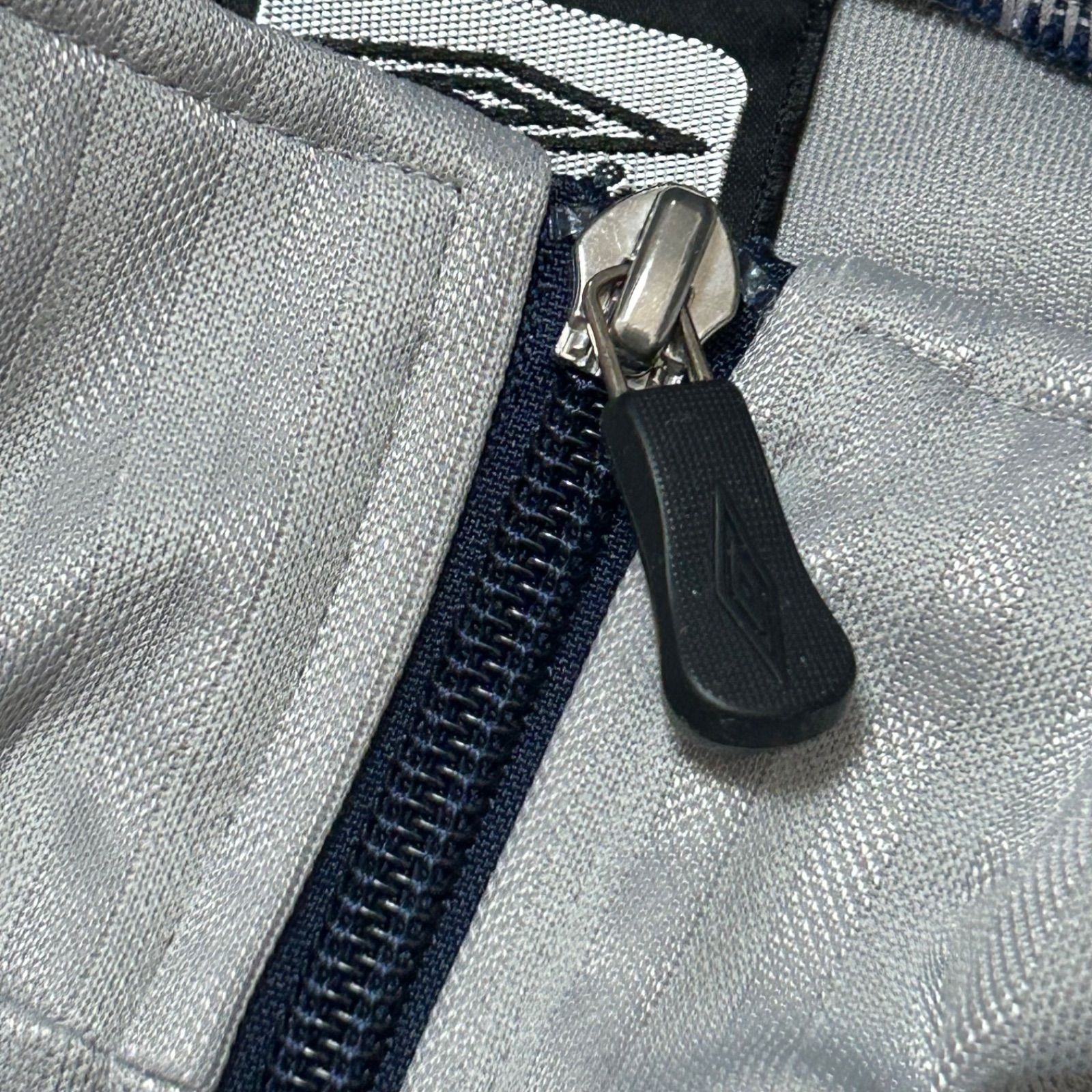 UMBRO アンブロ トラックジャケット バックプリント刺繍ロゴ バイ