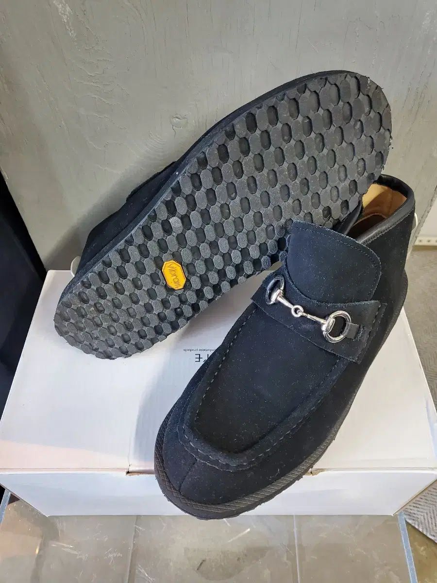 【雷市場（ポンジャン）商品韓国直送】 Suicoke(スイコック) ピルグリムサーフ コラボ Vibram(ビブラム) チャッカブーツ 260