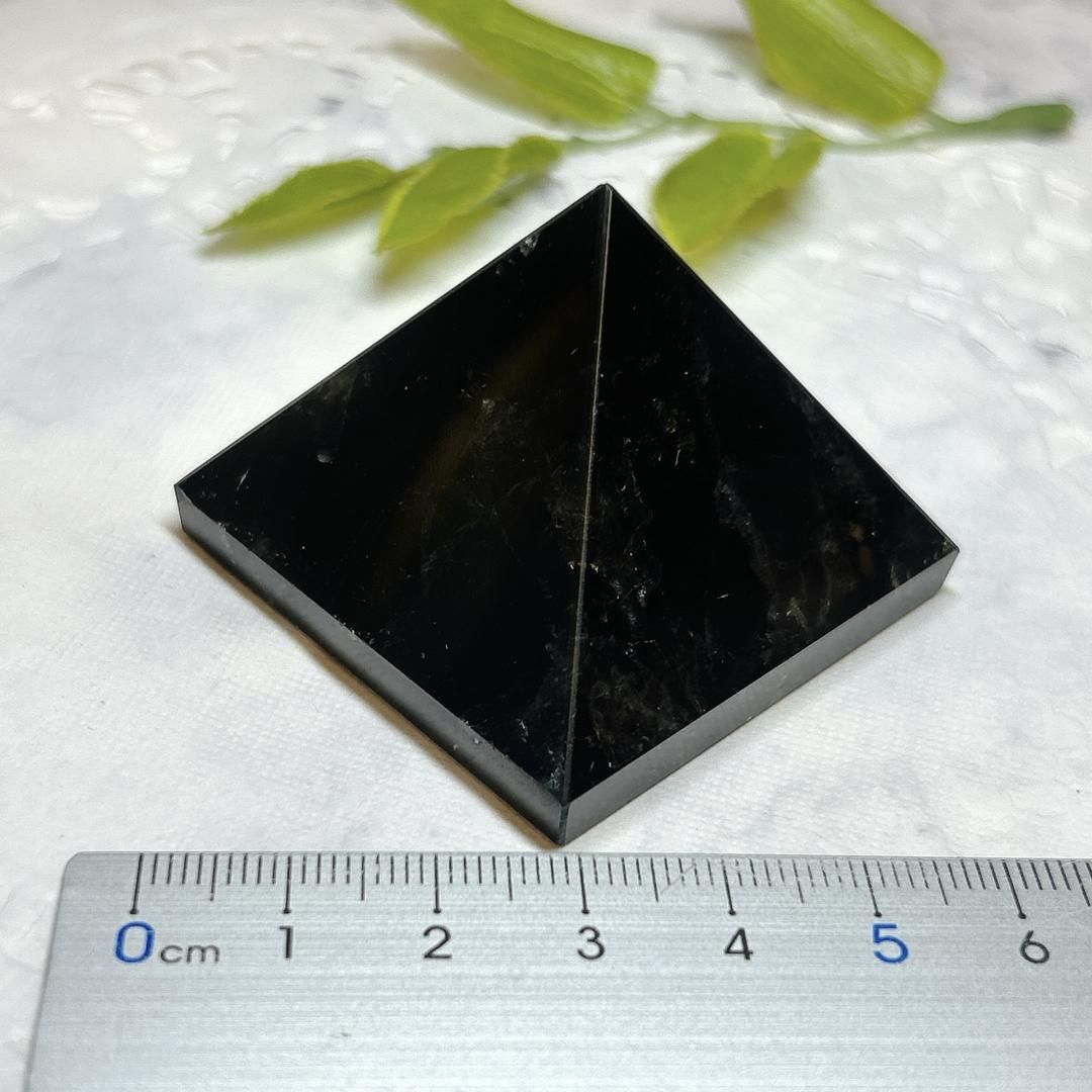 黒水晶 ピラミッド