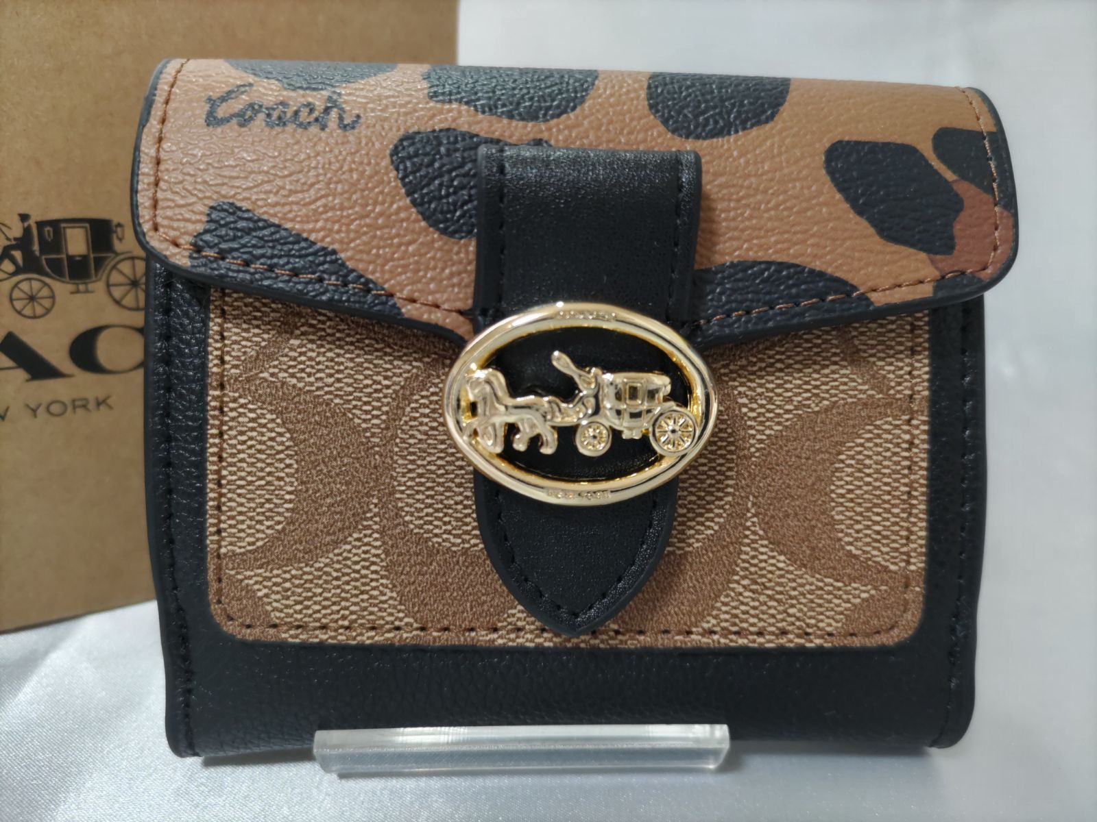 COACH シグネチャー二つ折財布 馬車ロゴ - メルカリ