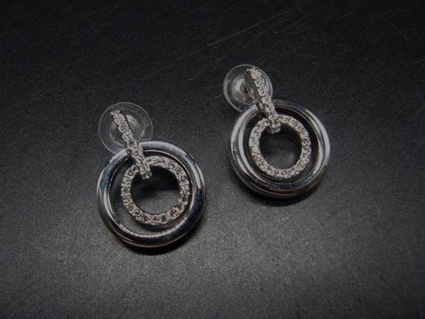 スワロフスキーFit Silver Shadeピアス 美品 SWAROVSKI ピアス スワロフスキーFit Silver Shadeピアス 美品 SWAROVSKI ピアス