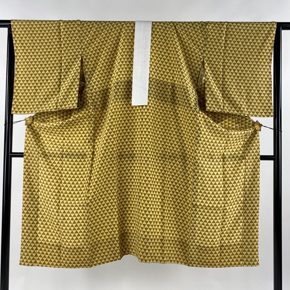 長襦袢 身丈124.5cm 裄丈65cm M 鱗柄 ベージュ 正絹 名品