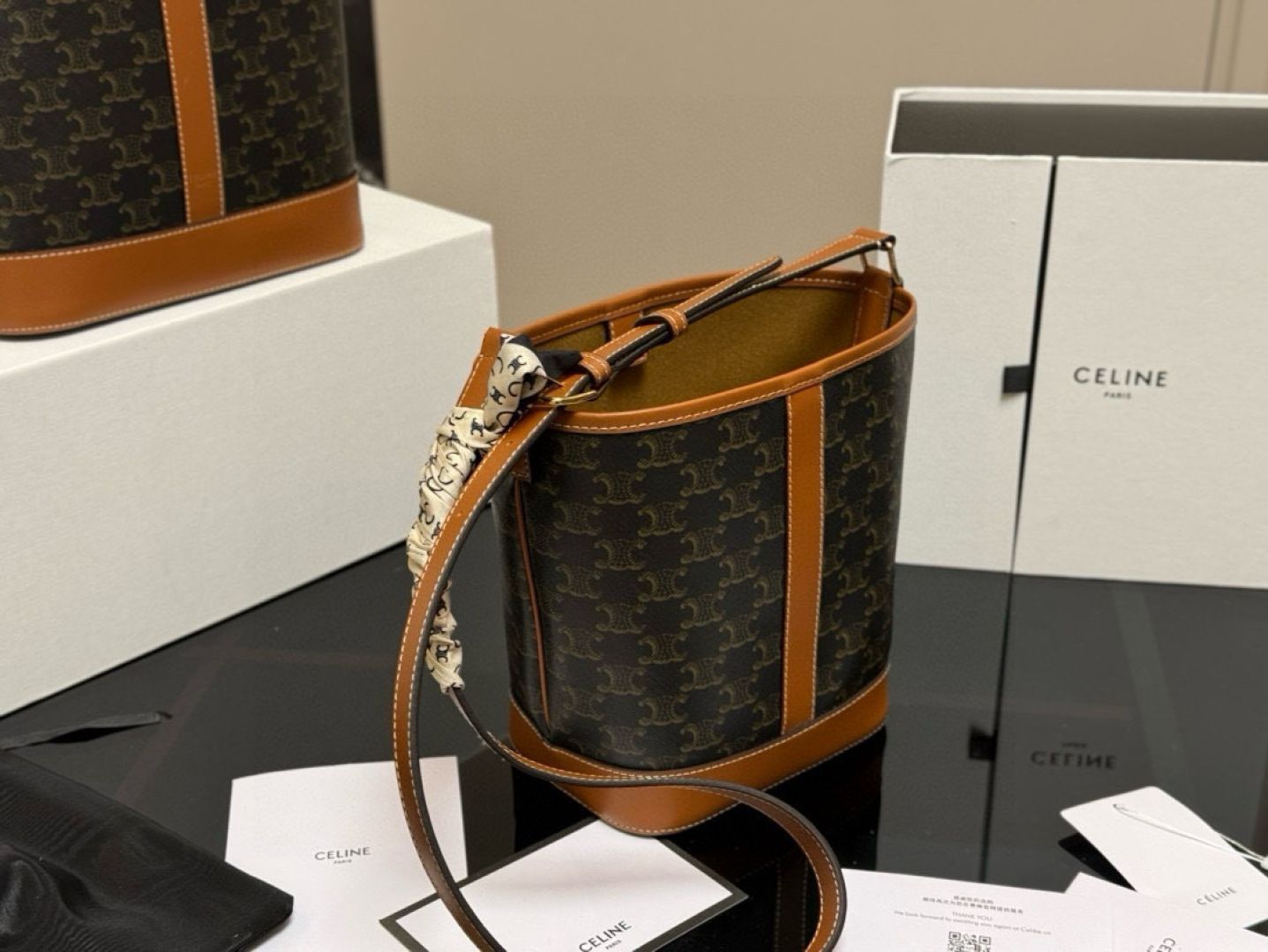 Celine] バケットバッグ - ギフトボックス付き | セリーヌ