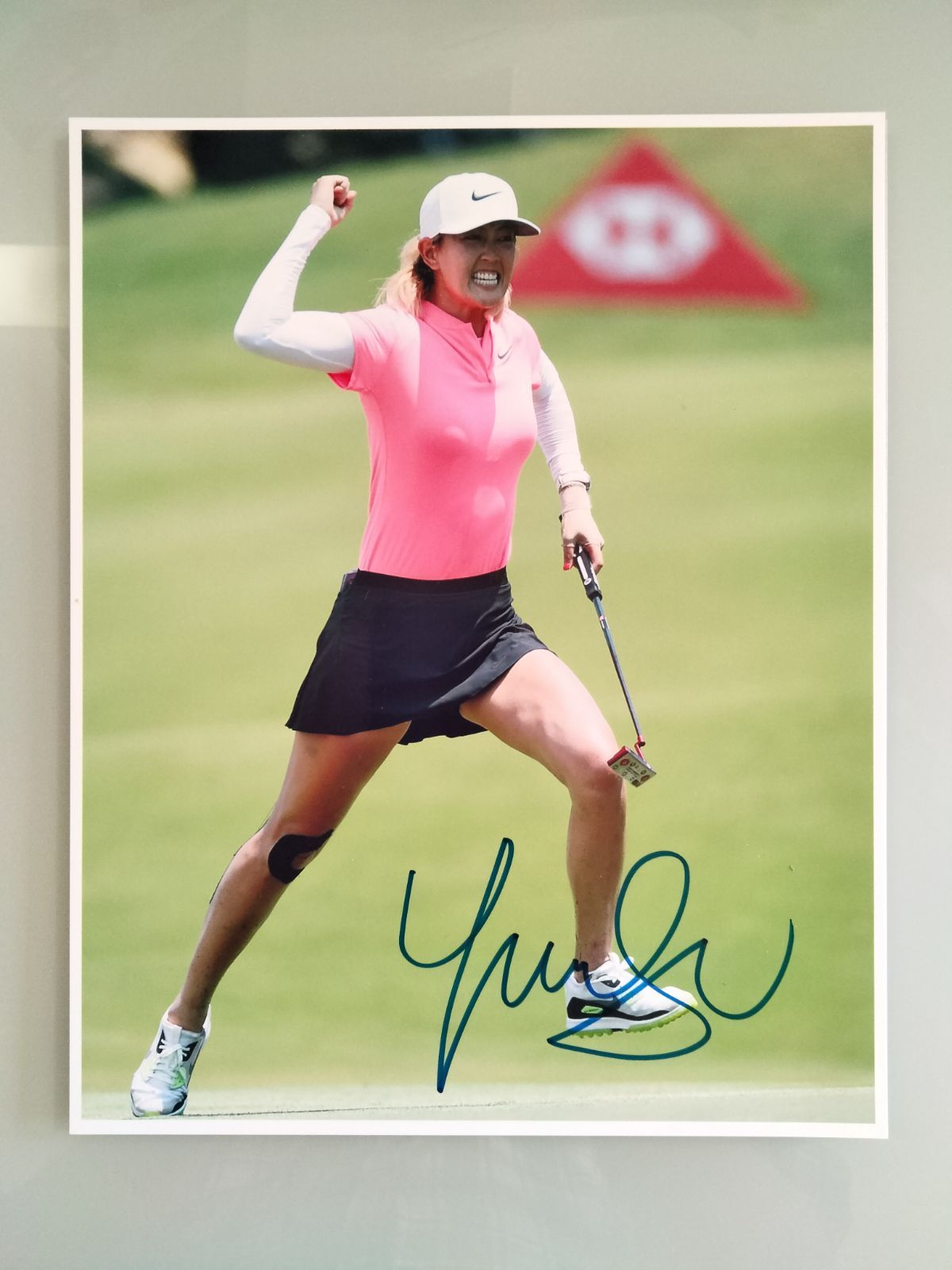 ミシェル・ウィー直筆サイン入り超 特大写真…Michelle Wie - メルカリ