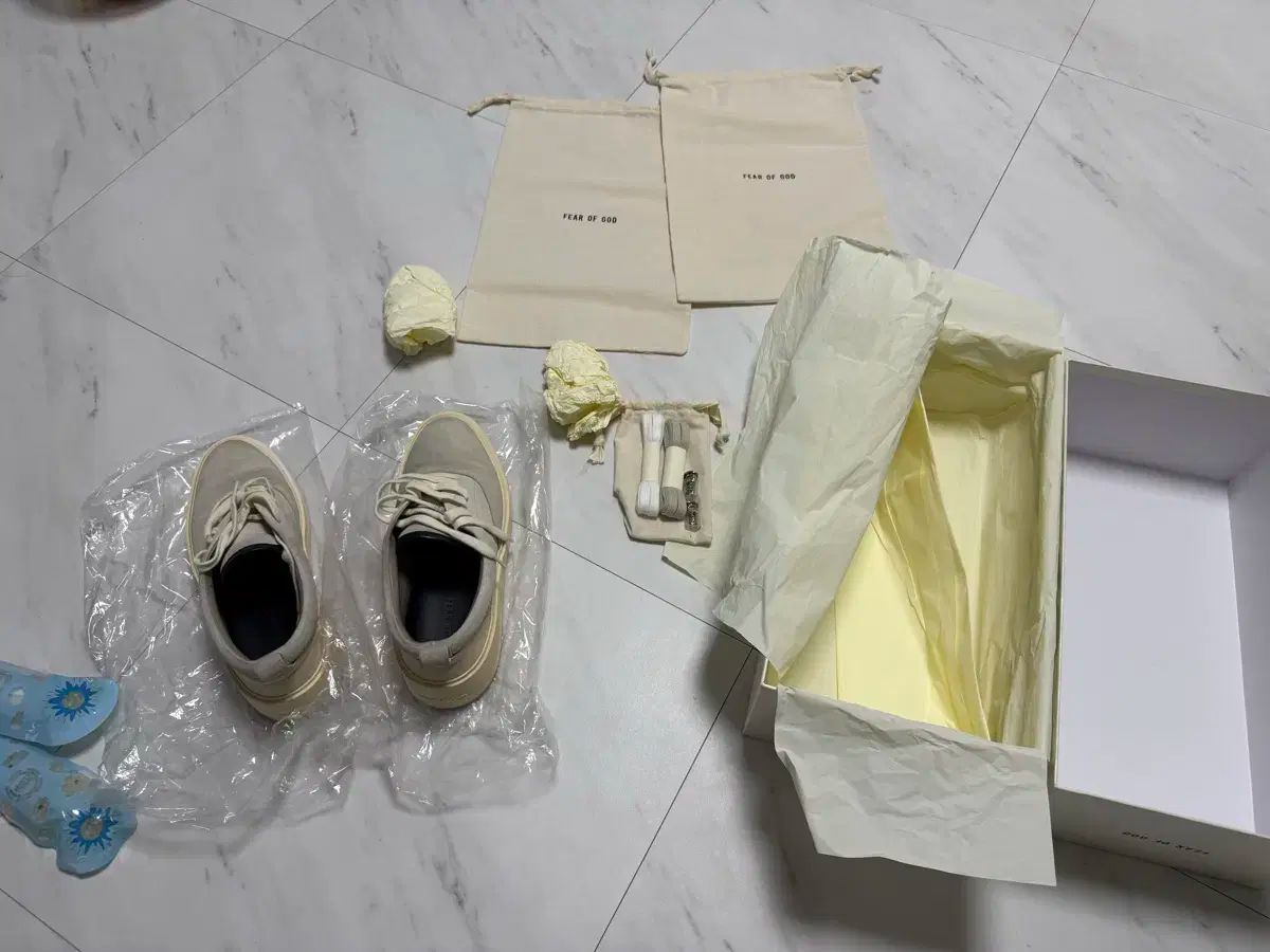 【雷市場（ポンジャン）商品韓国直送】 FEAR OF GOD(フィアオブゴッド) 101 ボーン スニーカーズ 39 サイズ