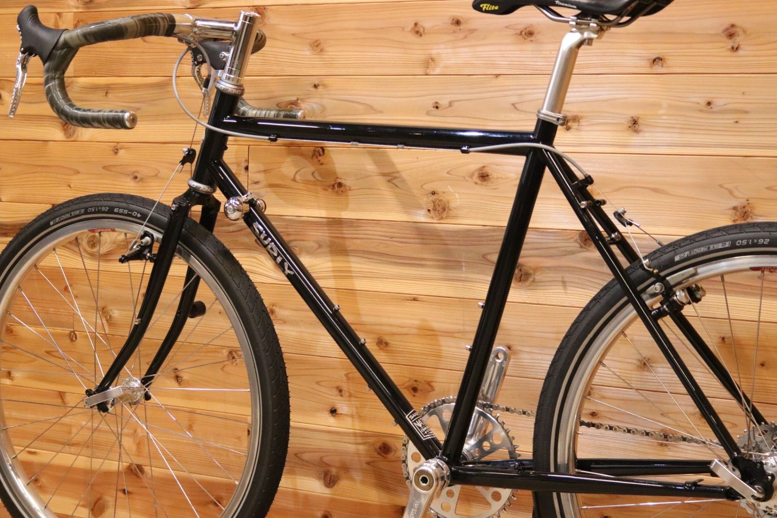 ホワイトインダストリーズ