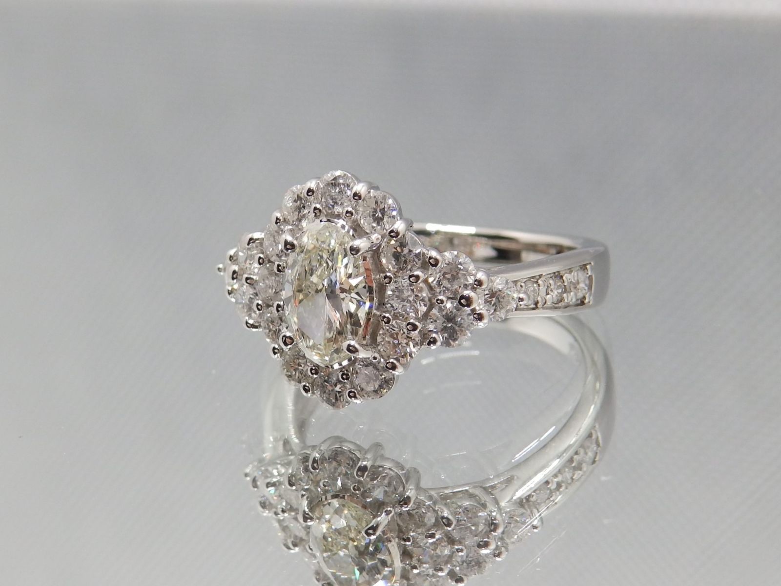天然ダイヤモンドのリング【0.92ct】【0.646ct】【Pt900】 - メルカリ