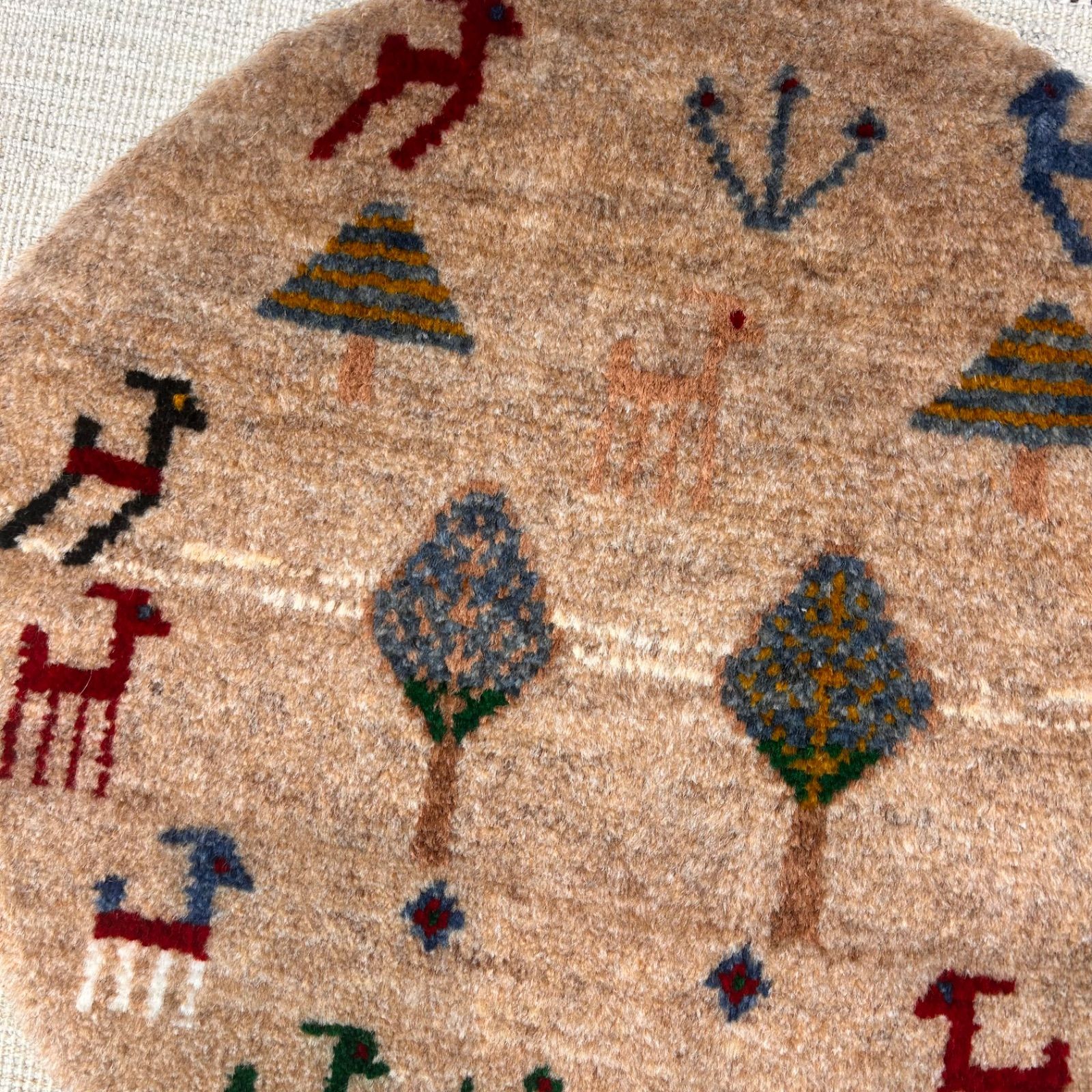 キリムギャッベ イラン産 手織りカーペット 45.5×40cm インテリアラグ 草木染め 座布団 タペストリー ルリバフ ロリバフ チェリーベアギャッベ チェリーベアギャッベ40×40