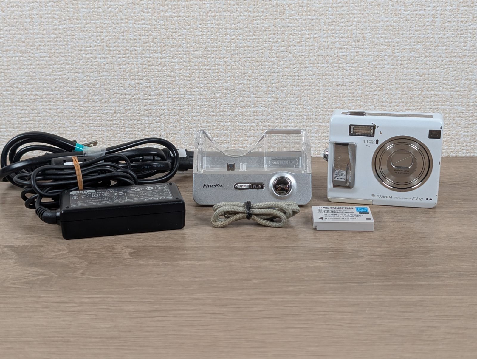 FUJIFILM　Finepix F440　ジャンク品 ジャンク品・動作OK】FUJIFILM FinePix F440 ホワイト レトロ