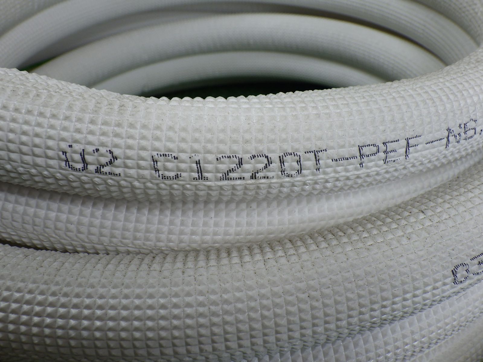 長期保管傷あり ペアコイル エアコン用被覆銅管 C1220T m数不明 変色や傷み エアコン 電材 冷媒管 工具 扱い品