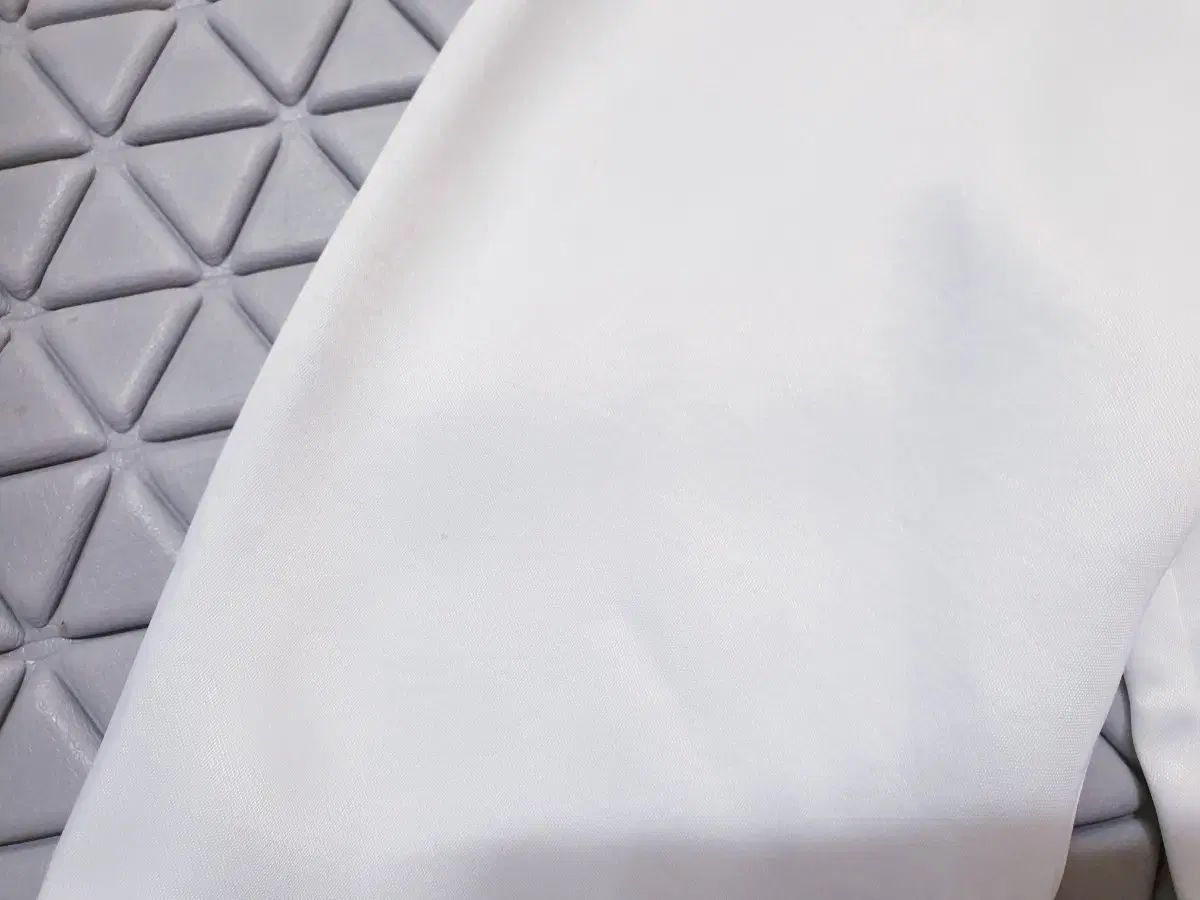 白