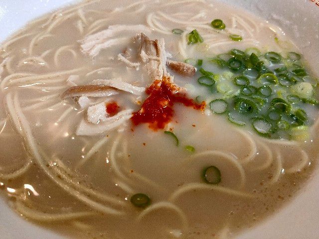 New 九州仕立て 即席ラーメン とんこつ味　 液体スープ付き