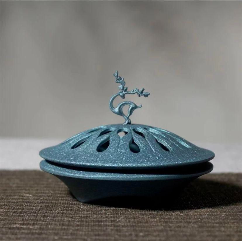 福鹿 香炉 陶磁器 装飾品 工芸品 美術品 置物 藍福鹿蓮蓬盤香炉 檀香 沈香 茶道 置物 - メルカリ