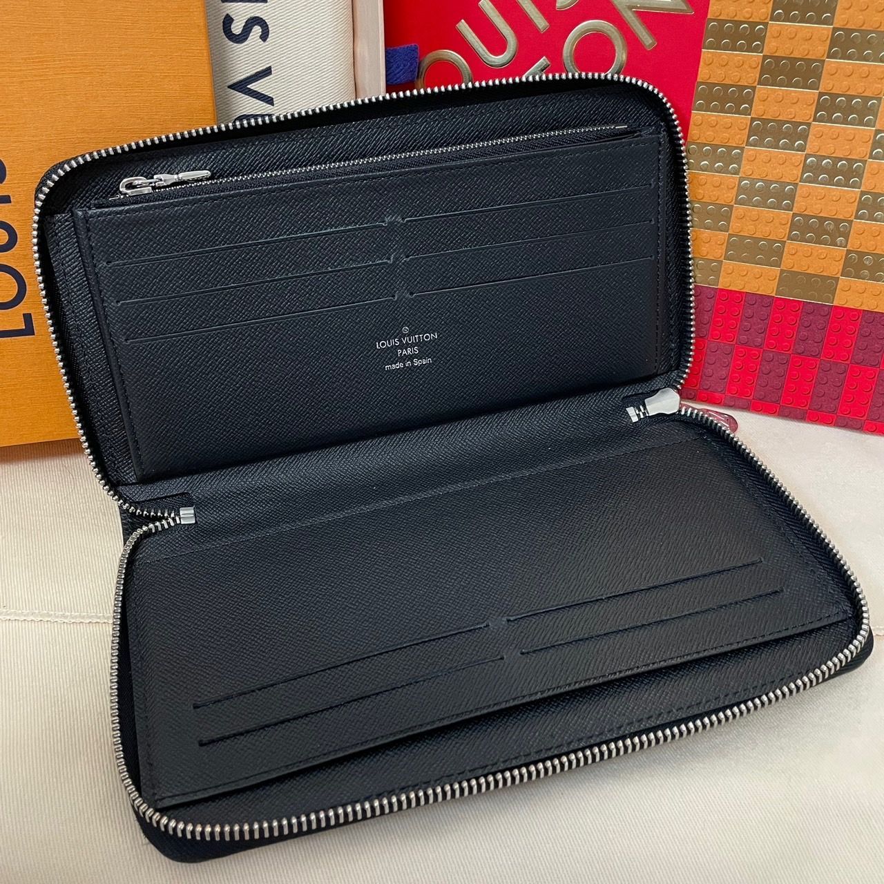 使用わずか】新型 ルイヴィトン エピ ジッピー オーガナイザー 長財布  