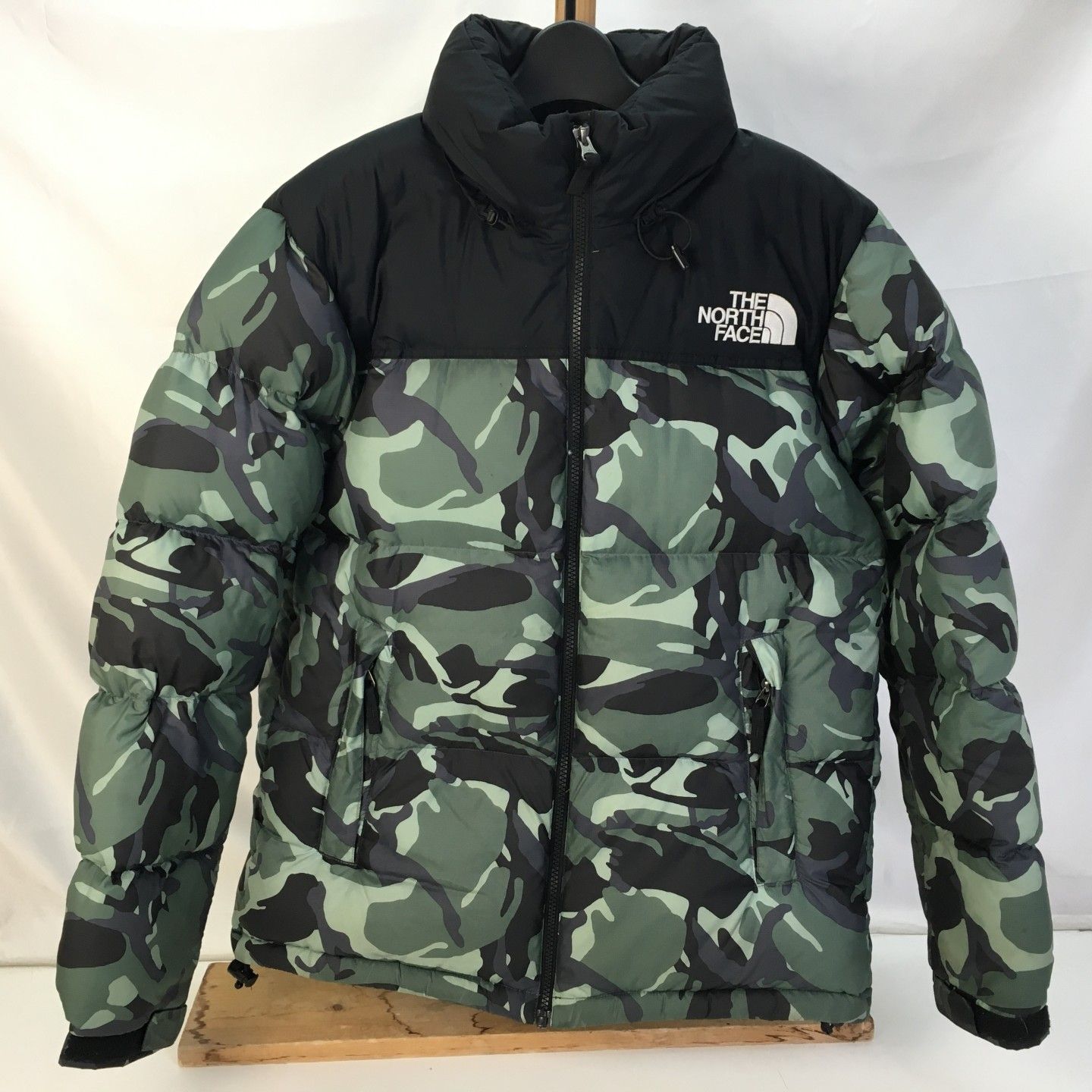 THE NORTH FACE ヌプシ　L カモフラージュ　2020年購入 01w-3572 THE NORTH FACE ザ ノース フェイス ノベルティー