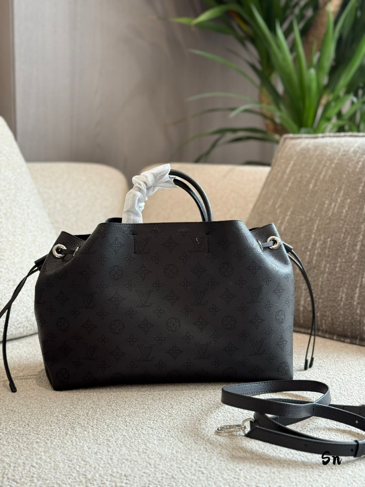 今日特価】Louis Vuitton Bella Mahina Drawstring Bag・ルイ