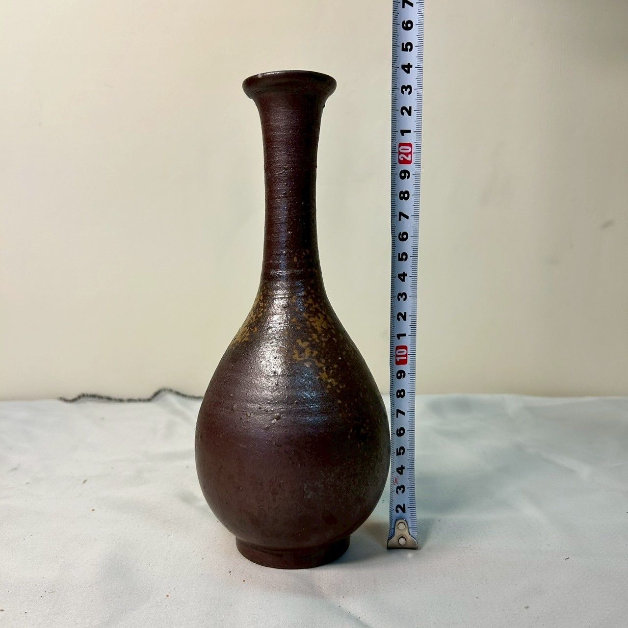 幾何学模様の茶色陶器花瓶 しがらき焼 陶器壁掛け花瓶の通販