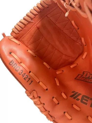 ZETT（ゼット）ヴィンテージナチュラルレザー製のオレンジ野球