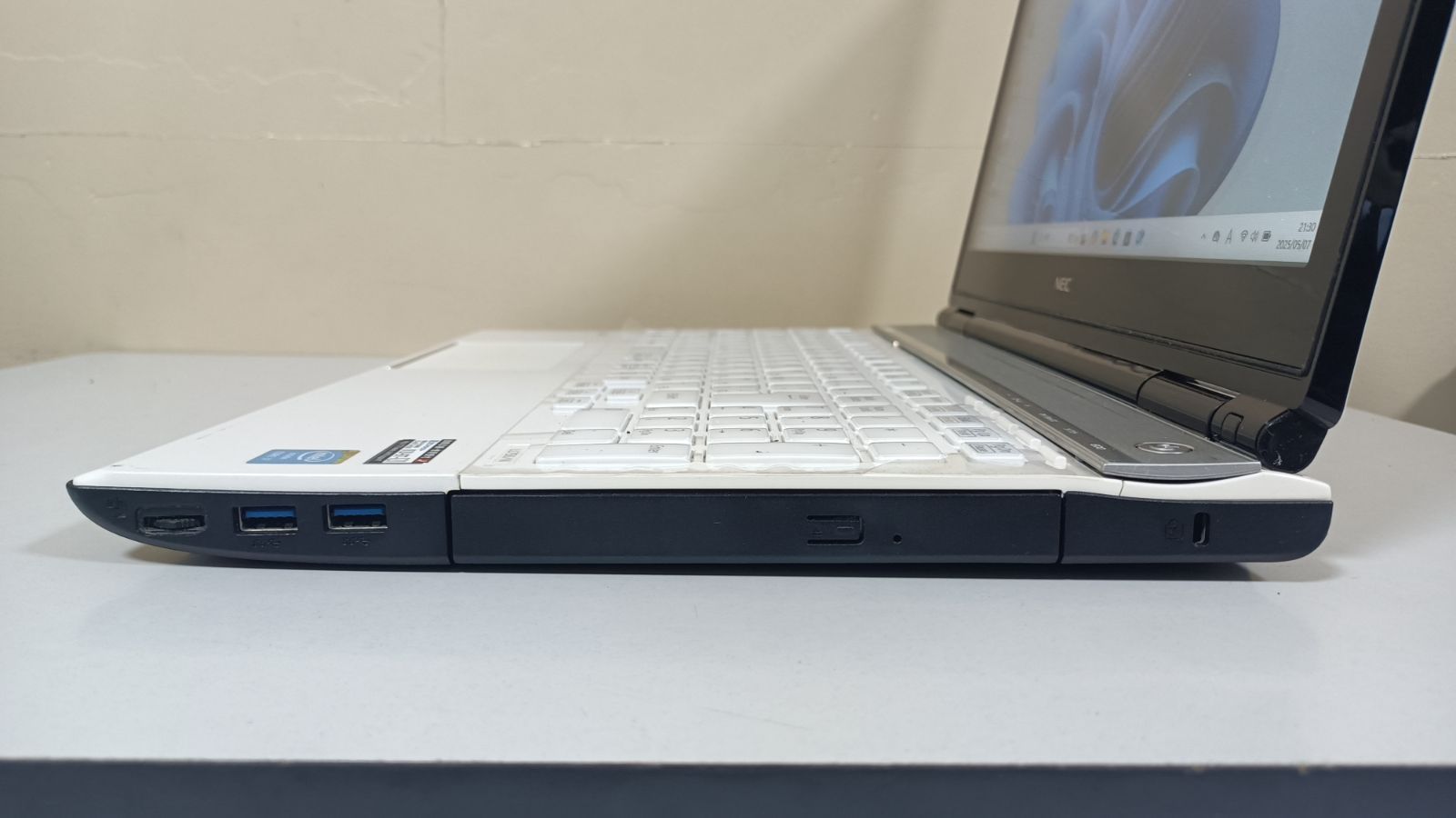 ノートパソコンNEC Windows11 Core i7 SSD Blu-ray office