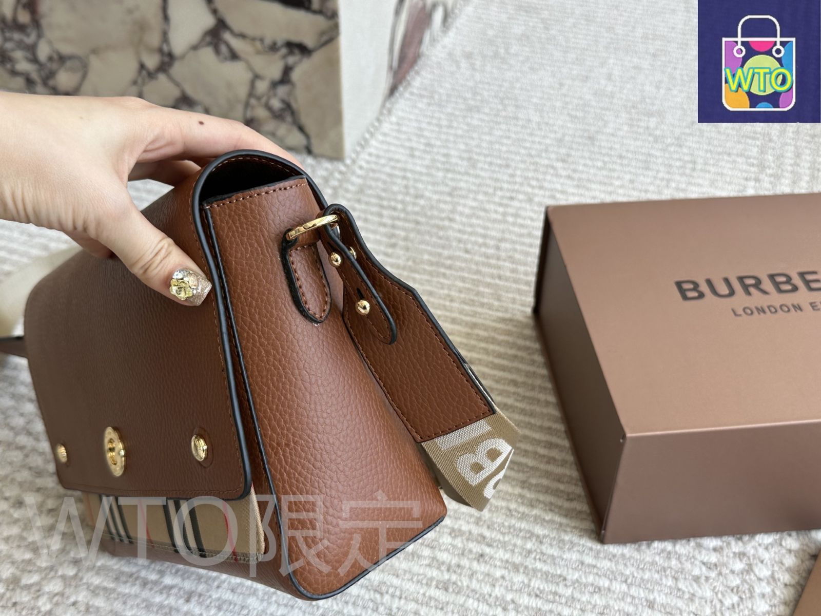 BURBERRY バ-バリ- メッセンジャ-バッグ 三越伊勢丹 | burberry/バーバリー通販 | エンボスチェック
