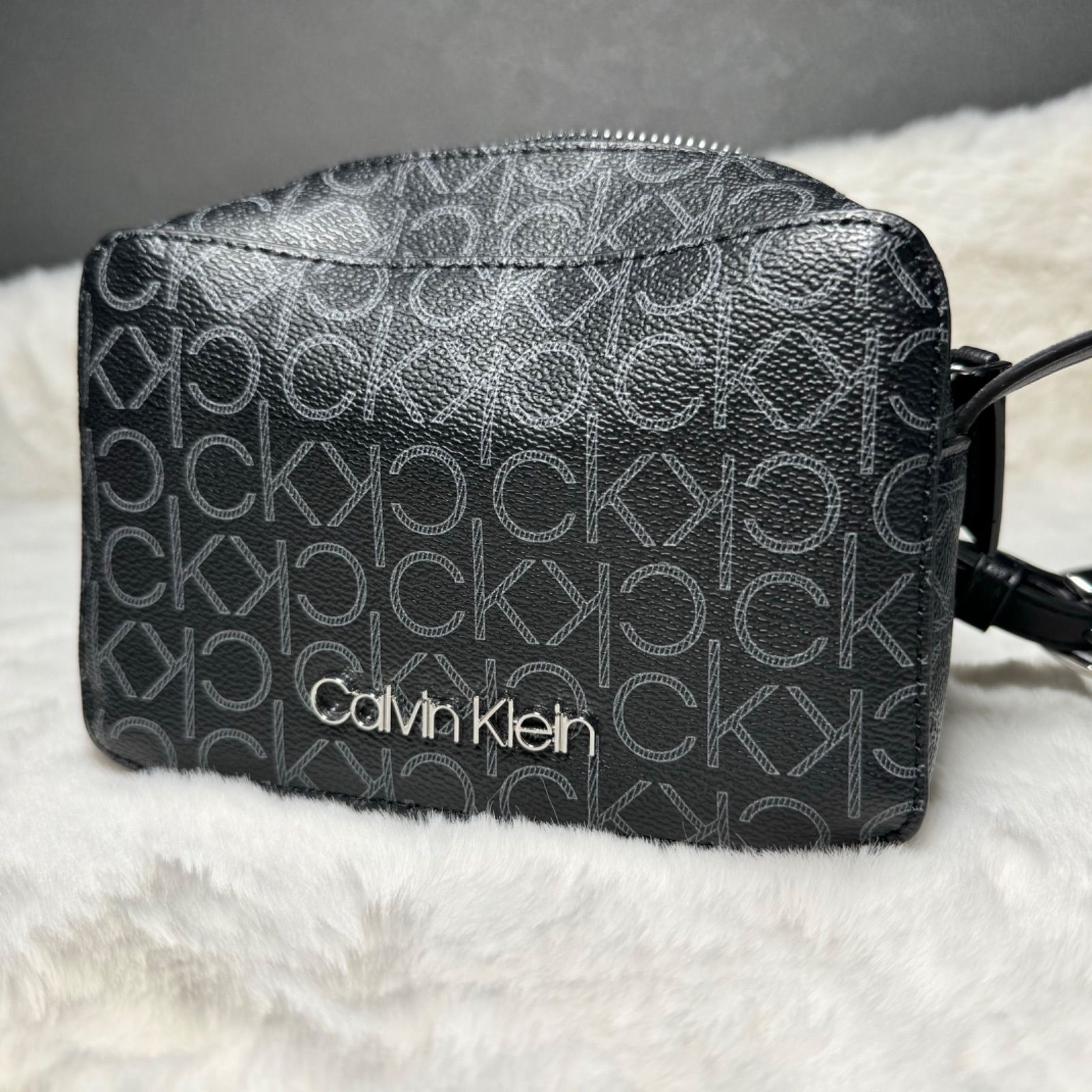24時間以内発送】☆美品☆ CK カルバンクライン ショルダーバッグ PVC 
