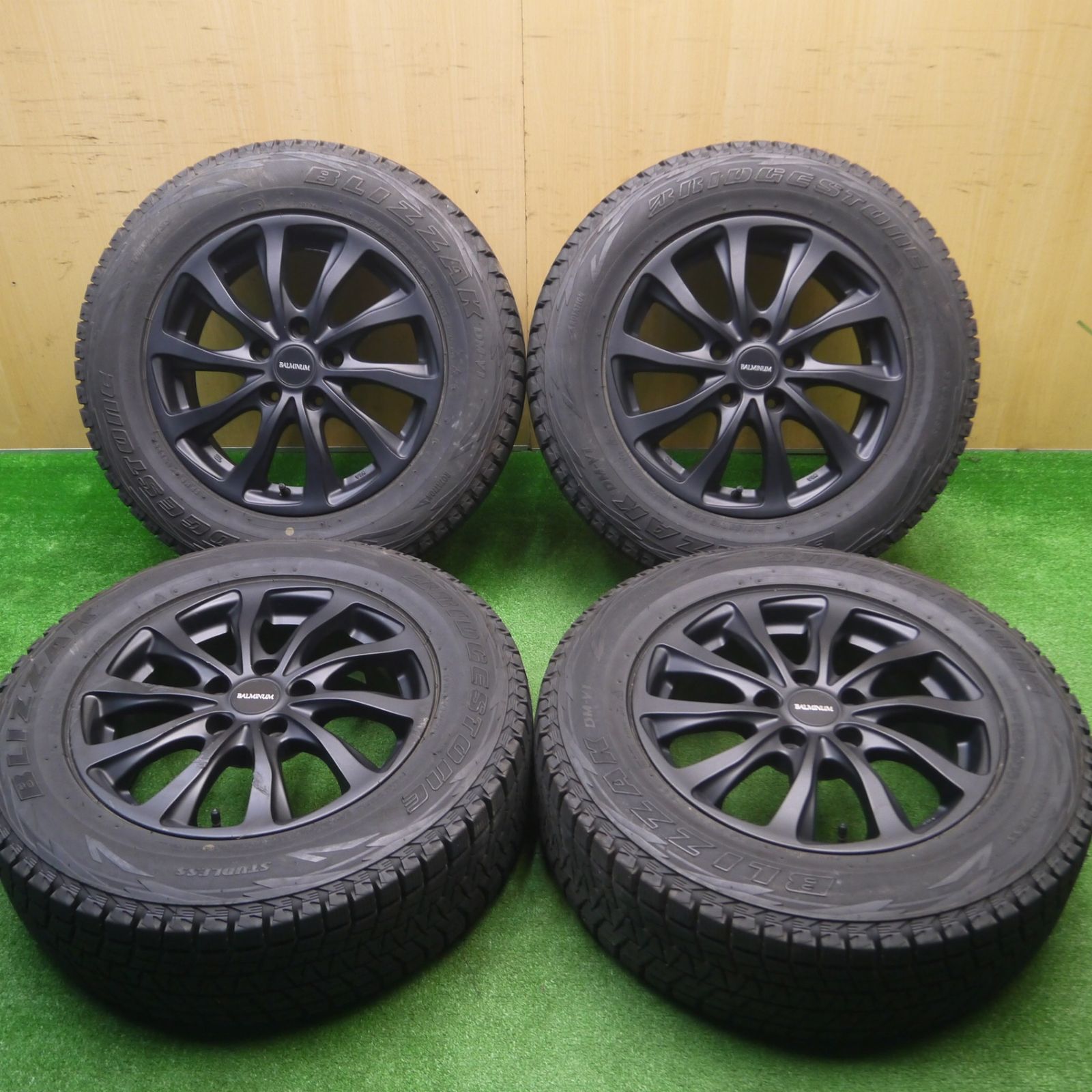 [送料無料] バリ溝！20年！キレイ！8.5分スタッドレス 215/65R16 ブリヂストン ブリザック DM-V1 BALMINUM バルミナ 16インチ PCD114.3/5H4101502Hス