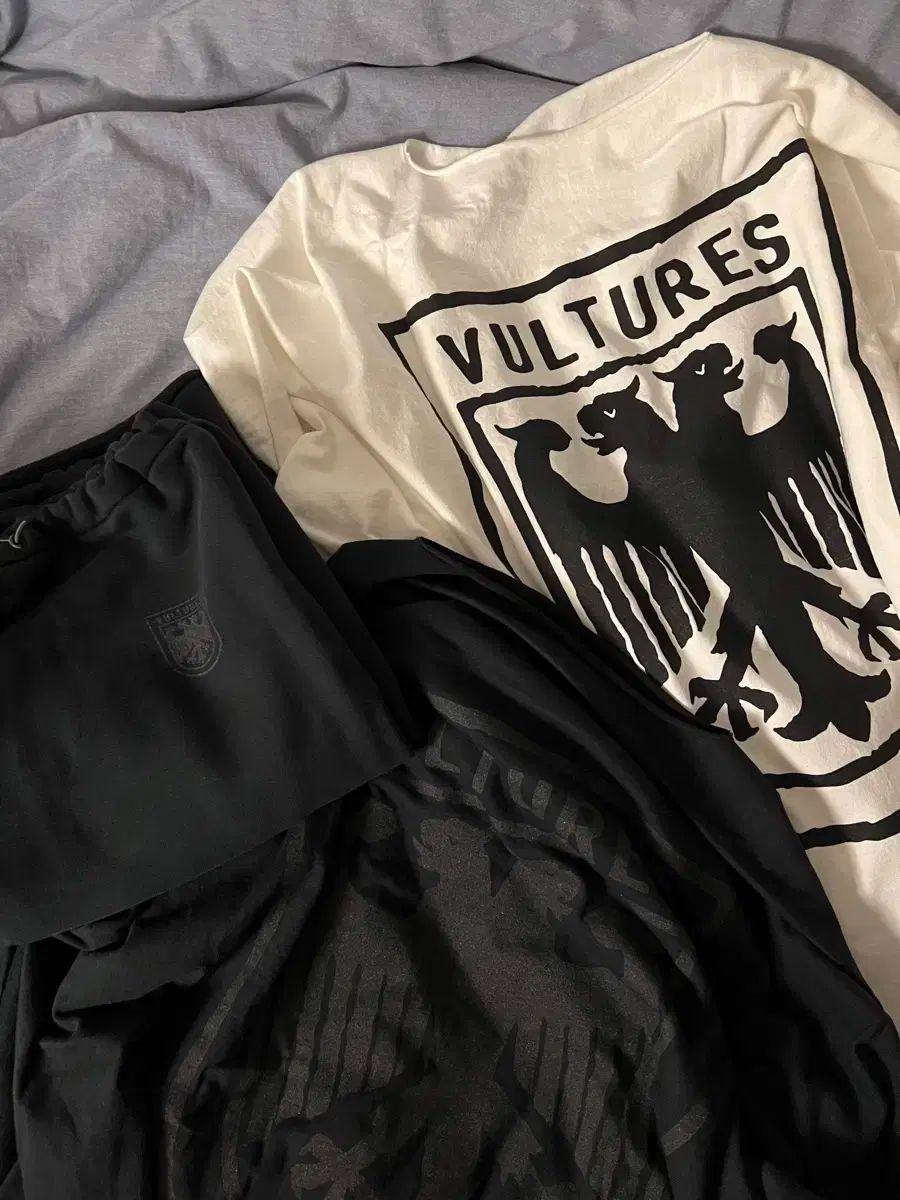 新品 上下セット (一括販売) yzy バルチャーズ 黒 3