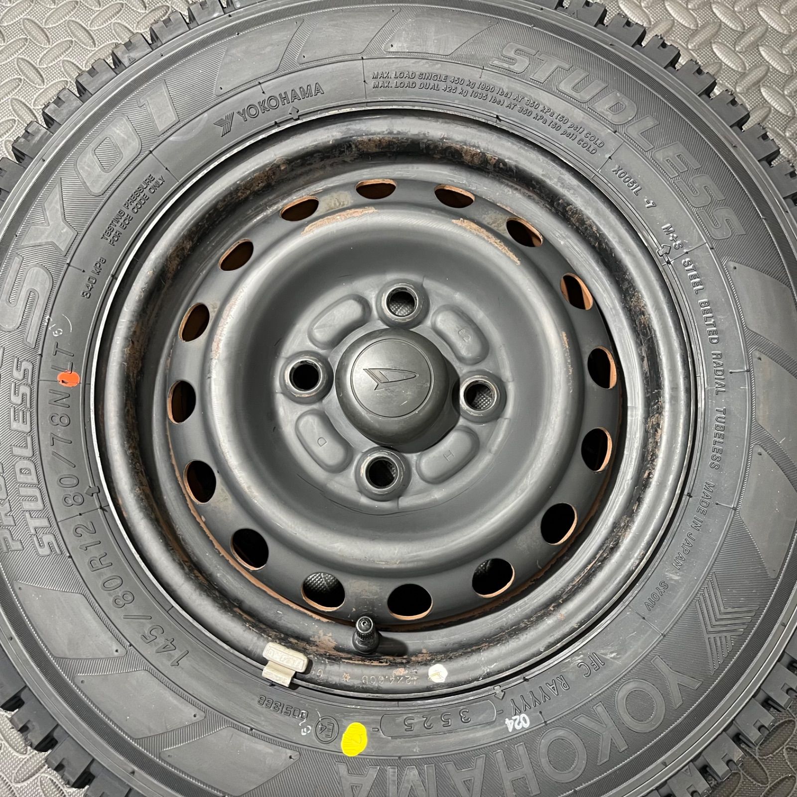 25年製 タイヤ 145 80R12 80 78N LT ヨコハマ SY01 ダイハツ ハイゼット スタッドレスタイヤ 冬タイヤ 1072Y