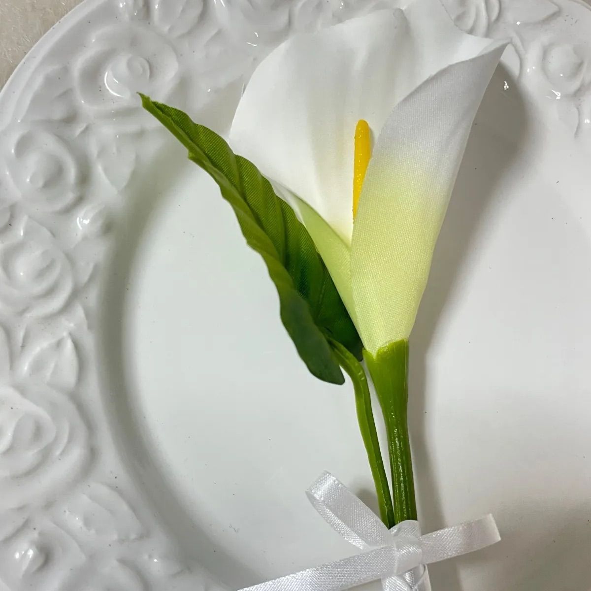 カラーリリーのウェディングブーケ💐 ブートニア付き - メルカリ