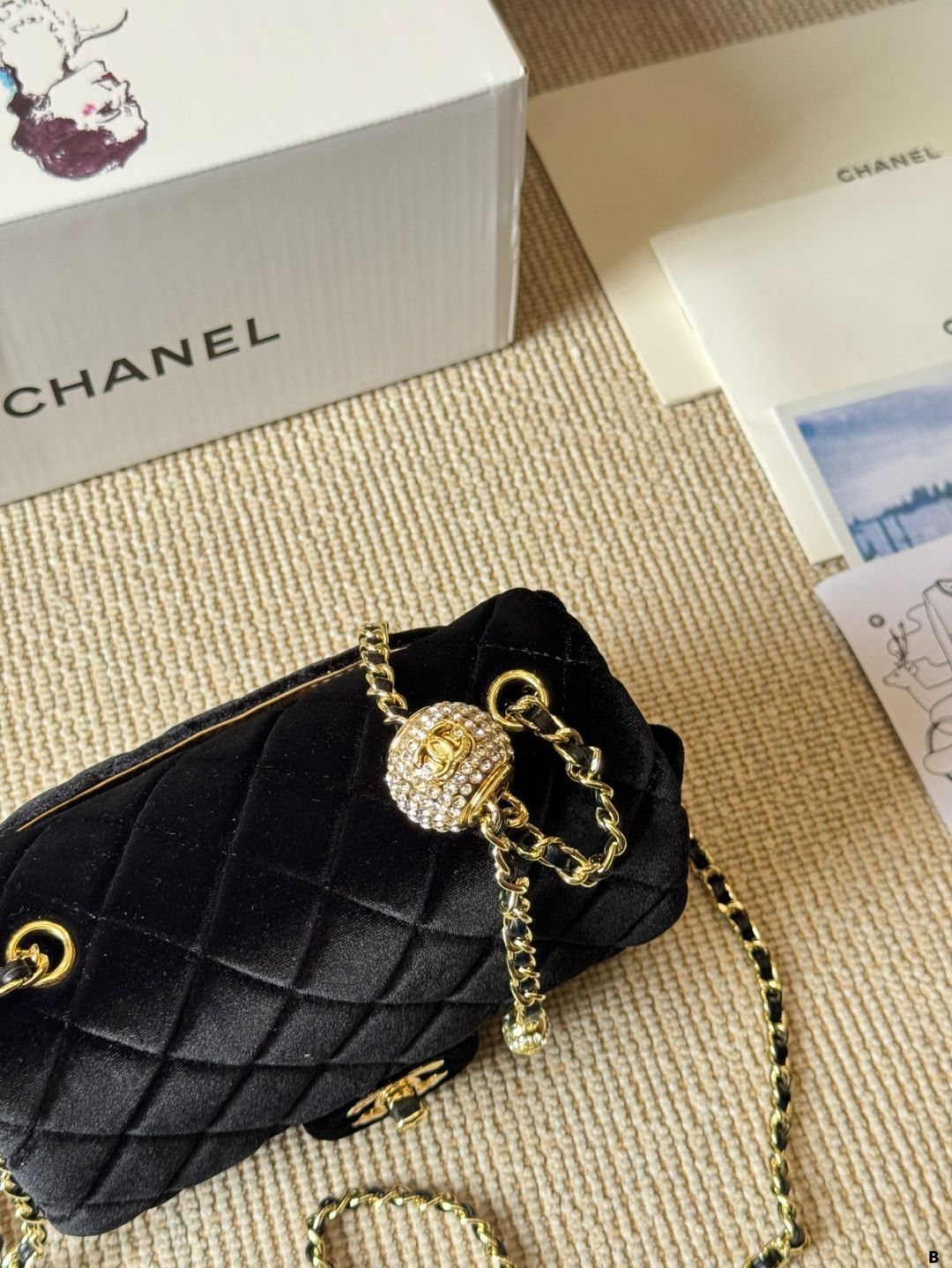 今日特価】Chanel 黒金ベルベットドリルボール シャネル 小羊皮