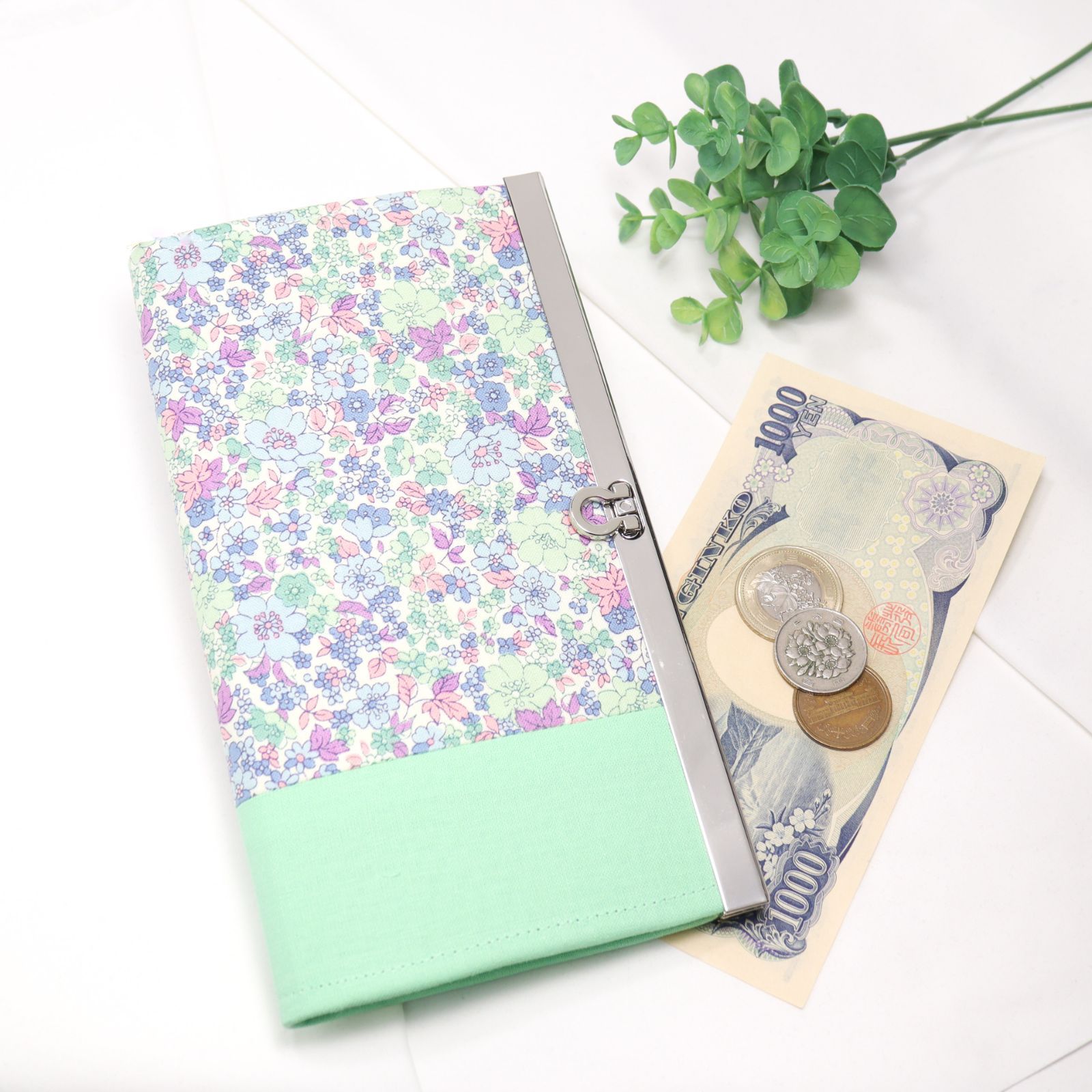 for】整頓しやすいデザイン。直線口金の長財布 FORGET ME NOT 花柄 受注