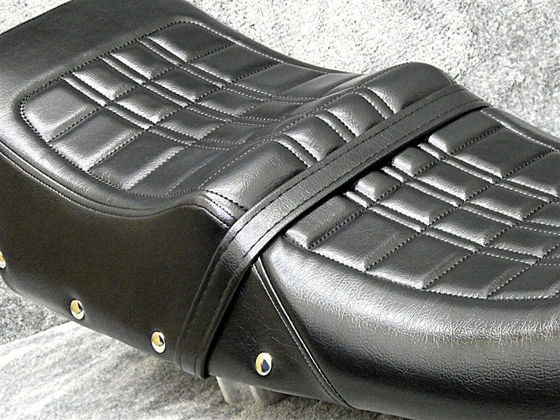 Z400FX 鋲打ち E4黒 カスタムシート/あんこ抜き スタッズ ボタン