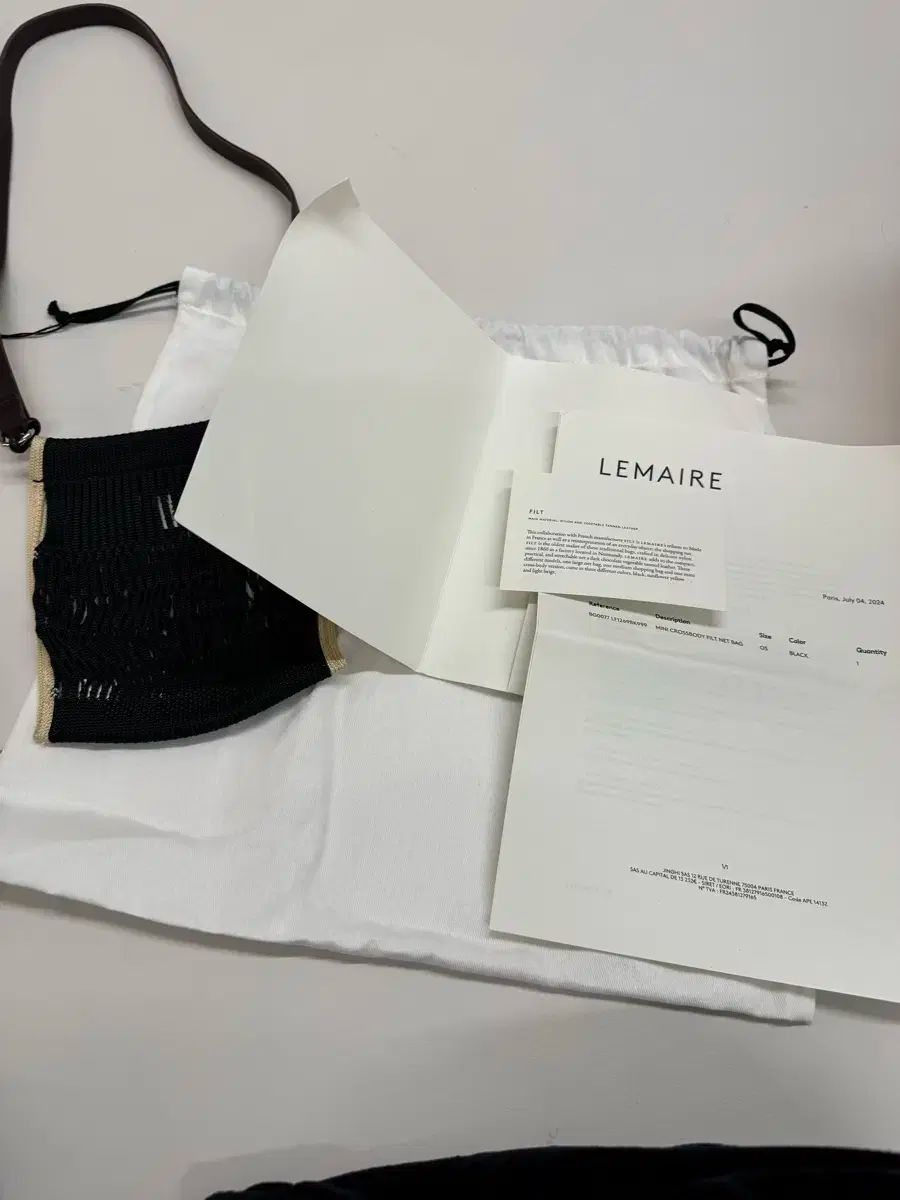 LEMAIRE ミニ ボディ クロス メッシュ バック ブラック で 独特 な デザイン が DECORATOM_COM_BR