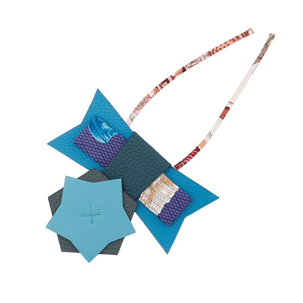 エルメス バッグチャーム プティアッシュ コケード ブルー|マルチカラー トリヨンクレマンス|シルク HERMES