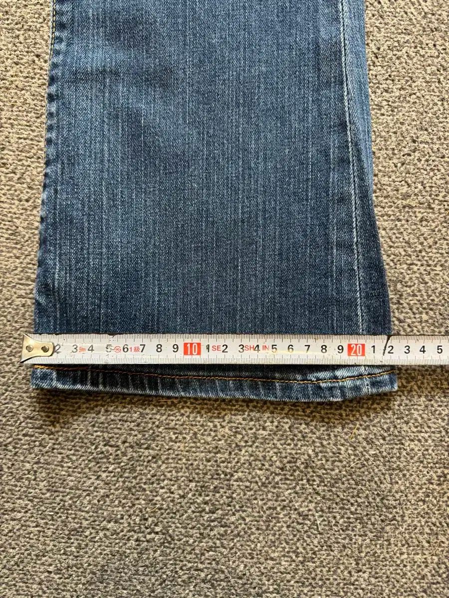 ブーツカット パンツ