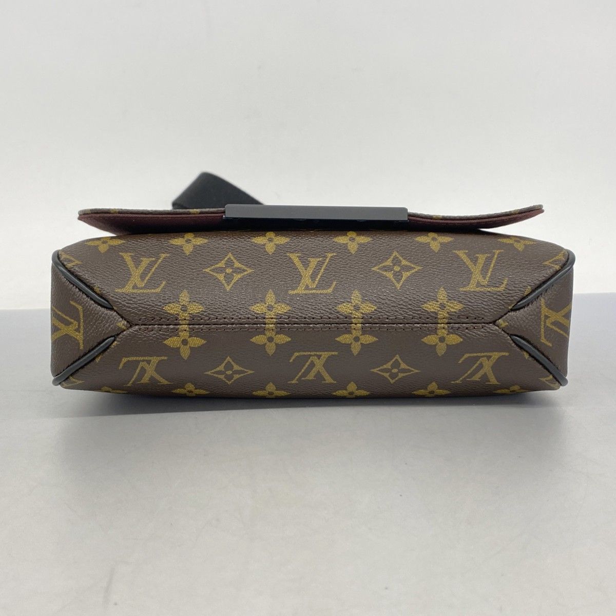 ルイ・ヴィトン ディストリクトPM モノグラムマカサー ショルダー
