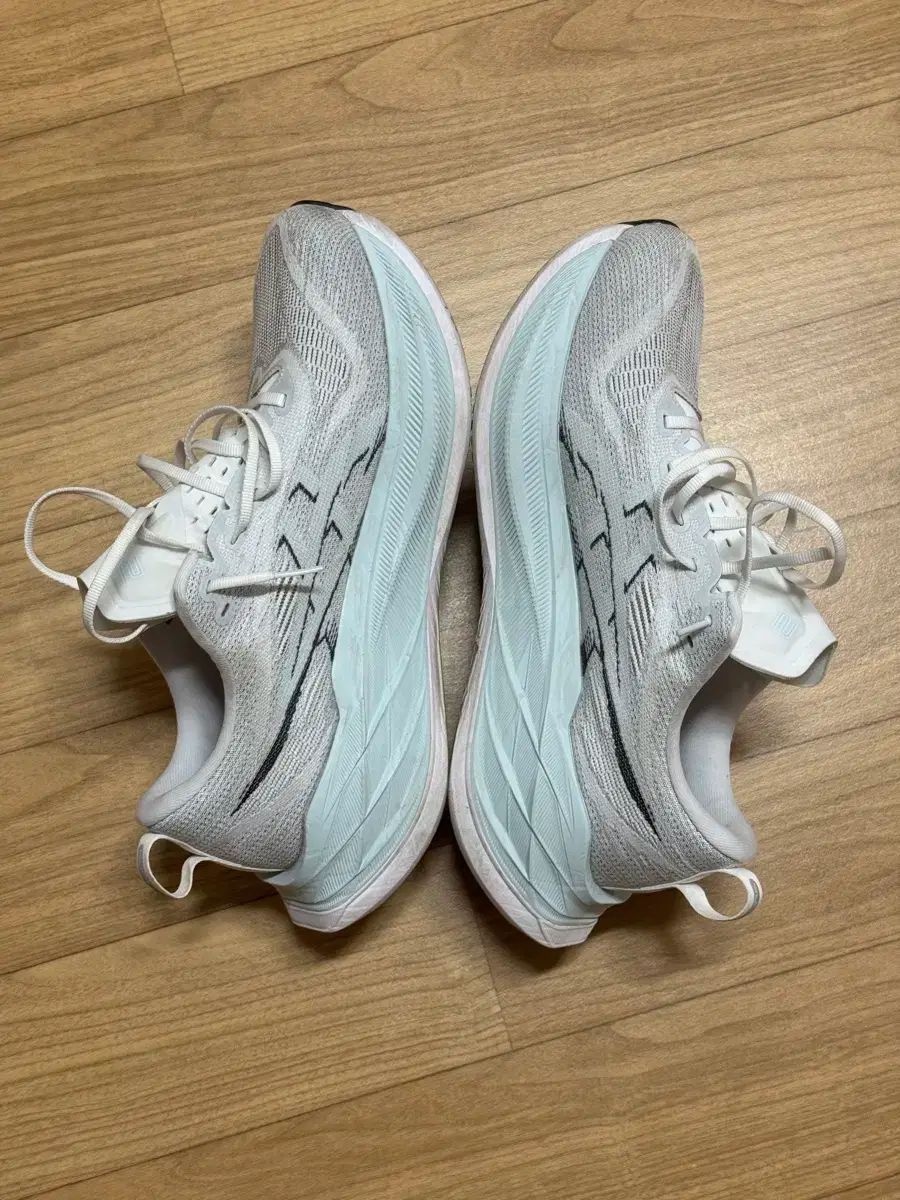 アシックス　スーパーブラスト2　未使用・美品 アシックス スーパーブラスト 2 asics SUPERBLAST 2 1013A160