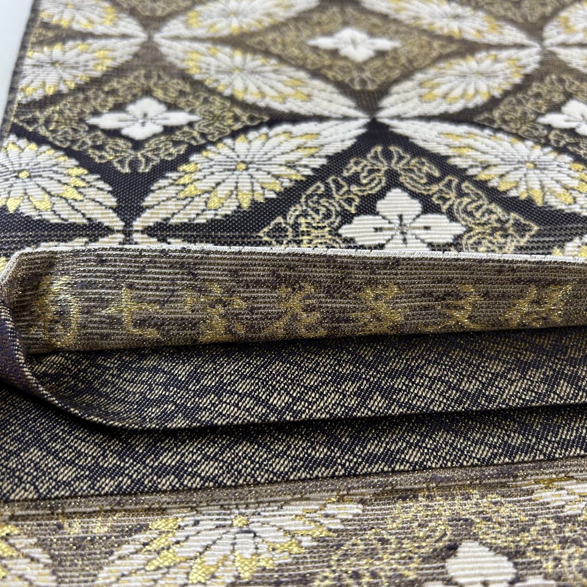 菊七宝花菱文様 金銀糸