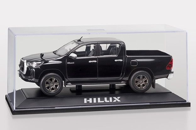トヨタ　ハイラックス　アティチュード　ブラックマイカ　1 / 30 ミニカー トヨタ特注 1/30 新型 トヨタ ハイラックス カラーサンプル