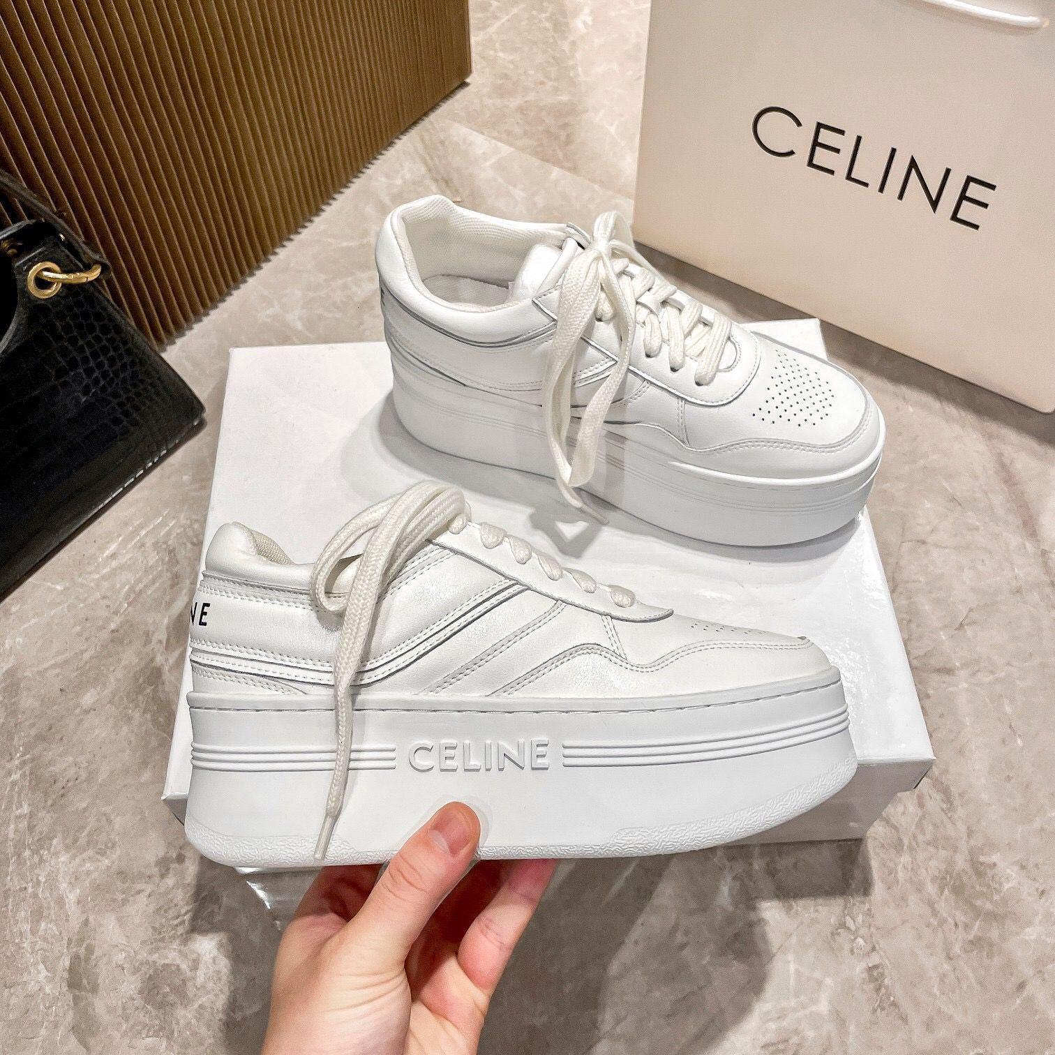 即購入不可 新品未使用 CELINE セリーヌ 厚底 靴 レディース スニーカー 箱付 専用でお値引き - メルカリ