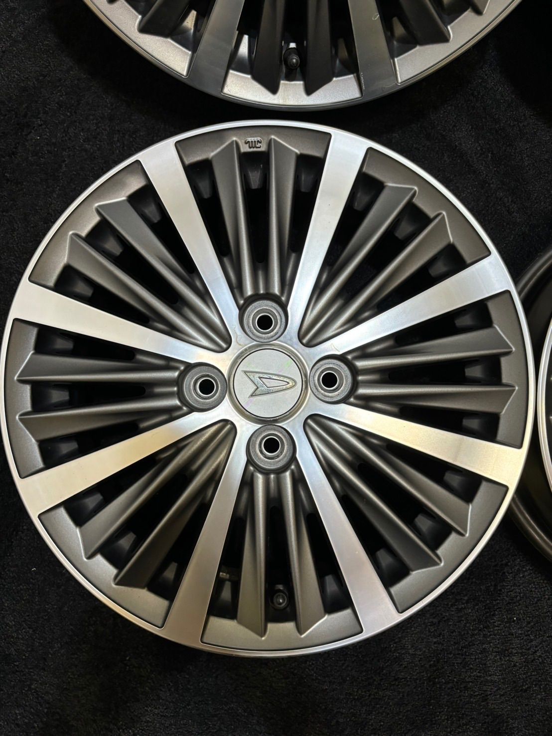 ダイハツ純正アルミホイール 15x4 1/2J 45 4本