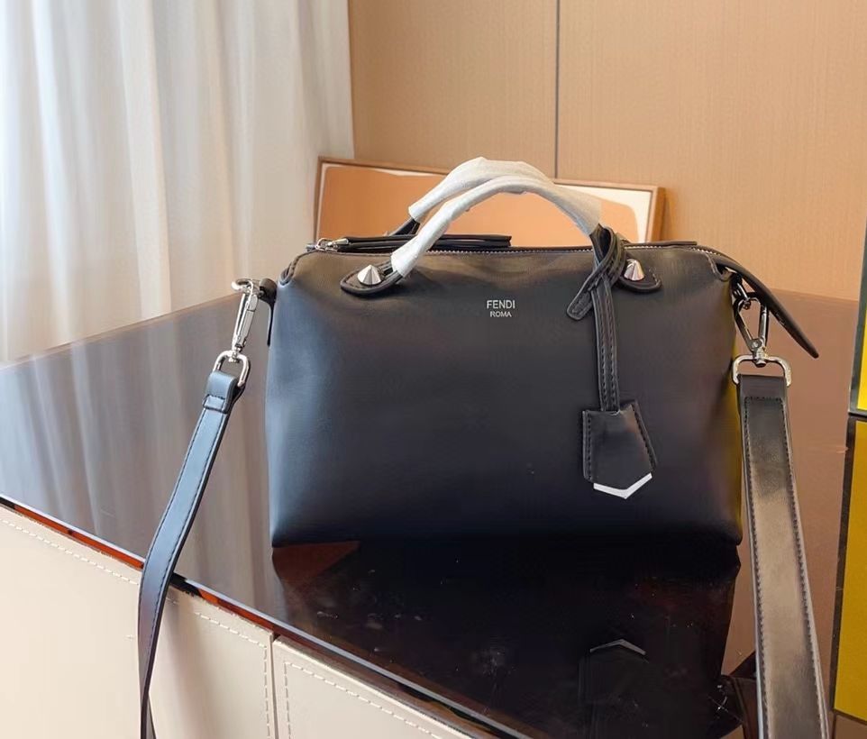 FENDI フェンディ ショルダーバッグ