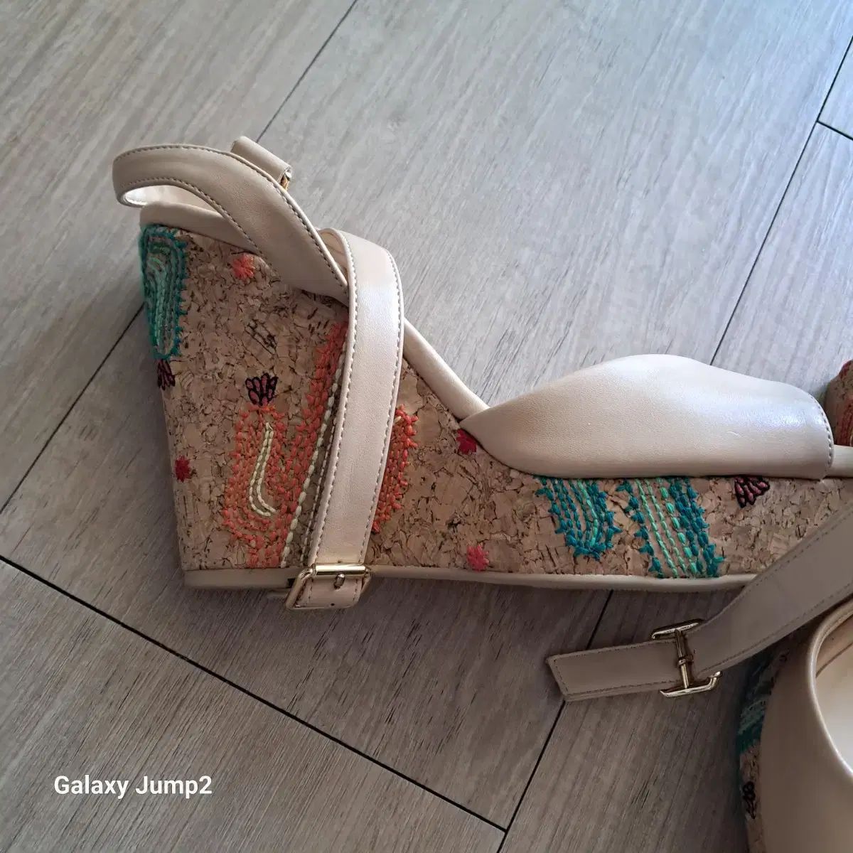 GUESS ジェスチャーヒールサンダル 240