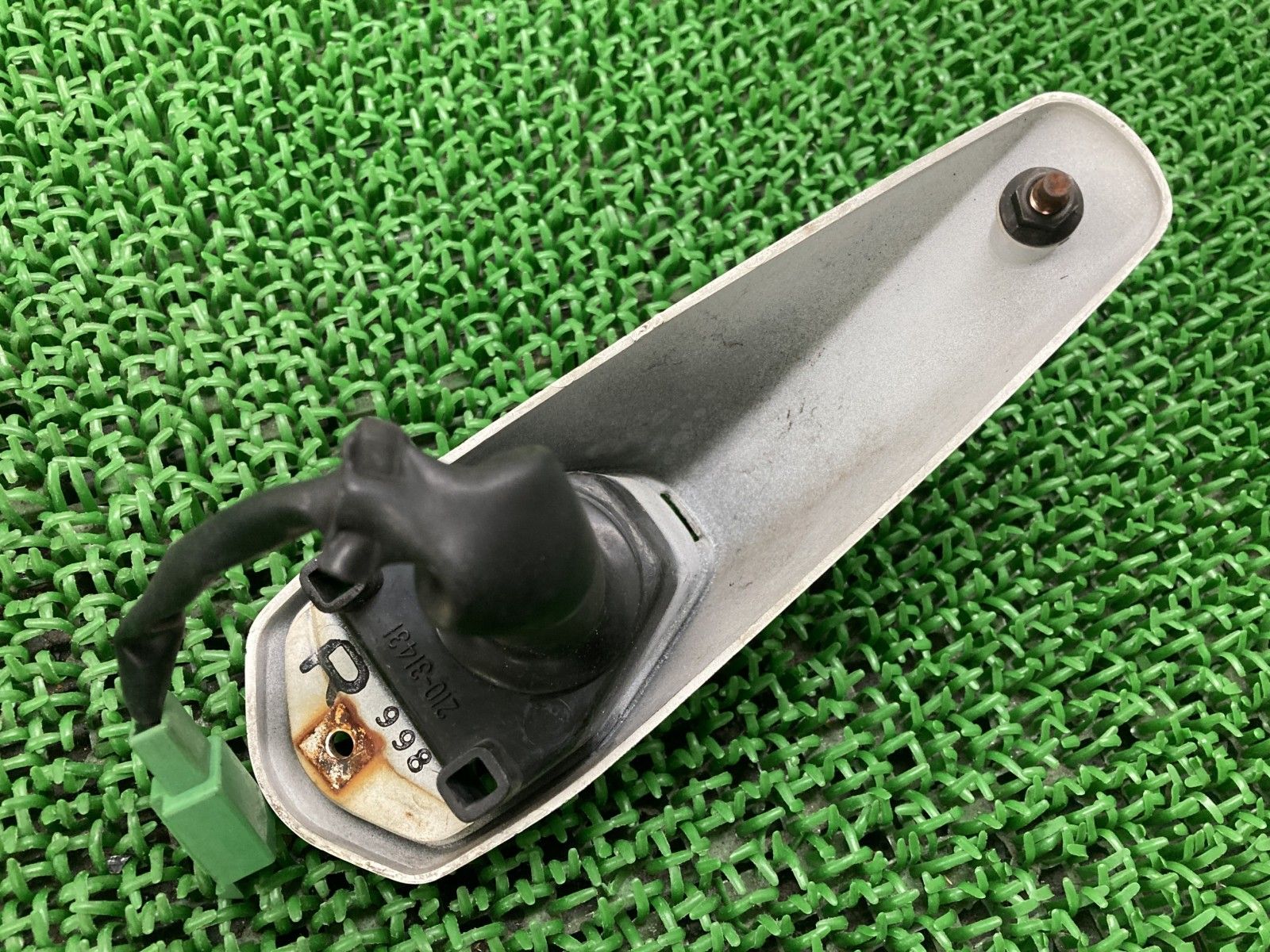 YAMAHA　TZR250　フロントウィンカー　　KITO　210-31431 TZR250 フロントウインカーベース 右 白 210-31431 ホンダ 純正