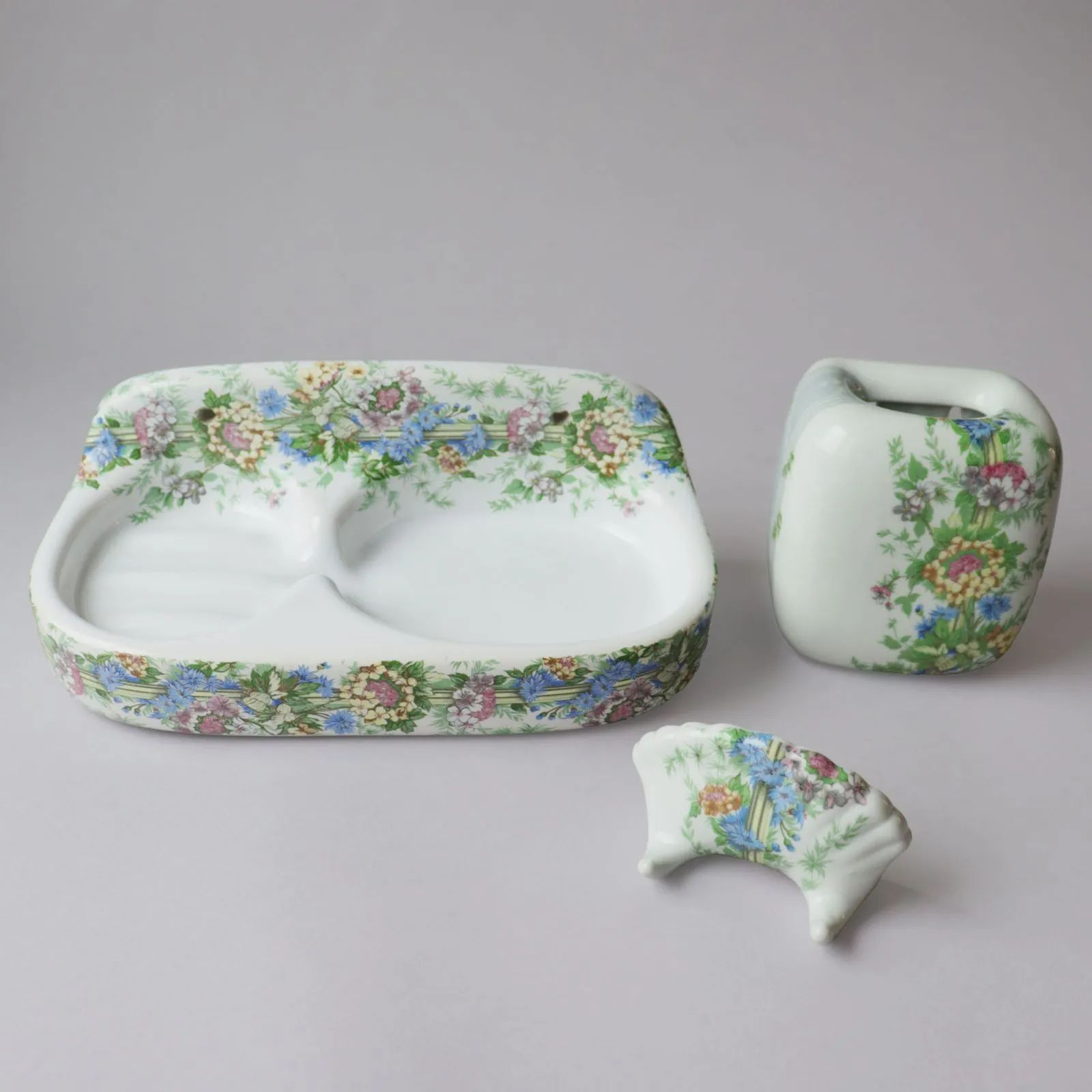 稀少French Porcelaine de Parisバスルームセット Floral design