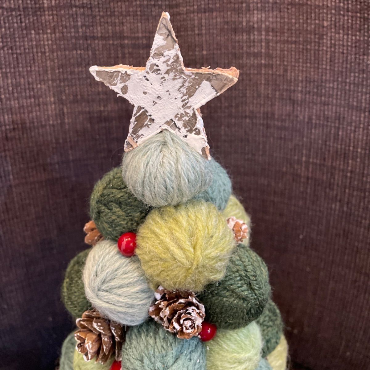 ちゃき/毛糸玉/クリスマスリース/クリスマスツリー 100均クリスマスツリーDIY】毛糸だまで作るクリスマスツリー